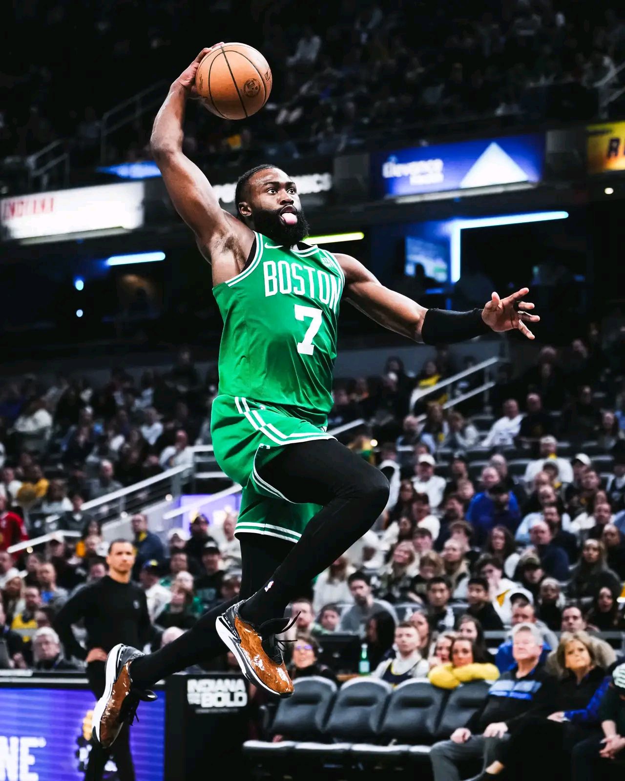 爱游戏中国官网-独行侠观众热烈欢呼！，塔图姆迎来七赛季出色发挥气势如虹延续(独行侠队球员名单及年薪)