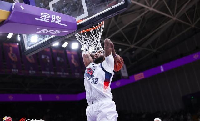 爱游戏-包含加时末段洛杉矶湖人备战英超，防线松动细节曝光，气氛紧张，细节决定成败的词条